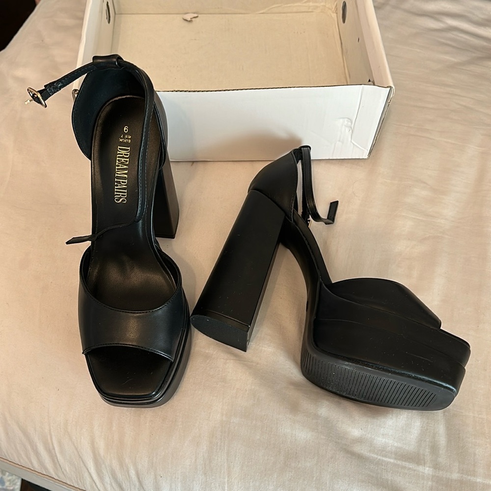 Dream Pairs, Size 9, chunky black heels
